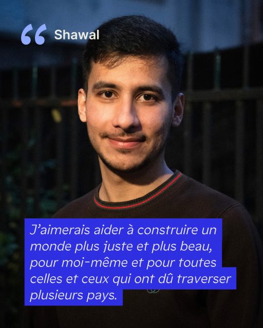 🙌 Aujourd’hui, nous célébrons la Journée internationale des personnes migrantes 

Shawal a 22 ans. Il a fui le Pakistan et vit aujourd’hui à Paris avec son frère. Polyglotte, il parle trois langues : le pachto, l’ourdou et l’anglais. Mais en France, la barrière de la langue reste son principal défi pour s’intégrer pleinement. 
Alors, quotidiennement et en autodidacte, il apprend le français, bien déterminé à maîtriser la langue et construire son avenir. 

Comme lui, à travers le monde, des personnes sont contraintes de fuir leur pays. Elles espèrent avant tout surmonter les difficultés de l’exil et se reconstruire, dans un environnement apaisé. 

🗣️ À l’occasion de cette journée mondiale, nous avons demandé à Shawal quels messages il souhaitait transmettre.